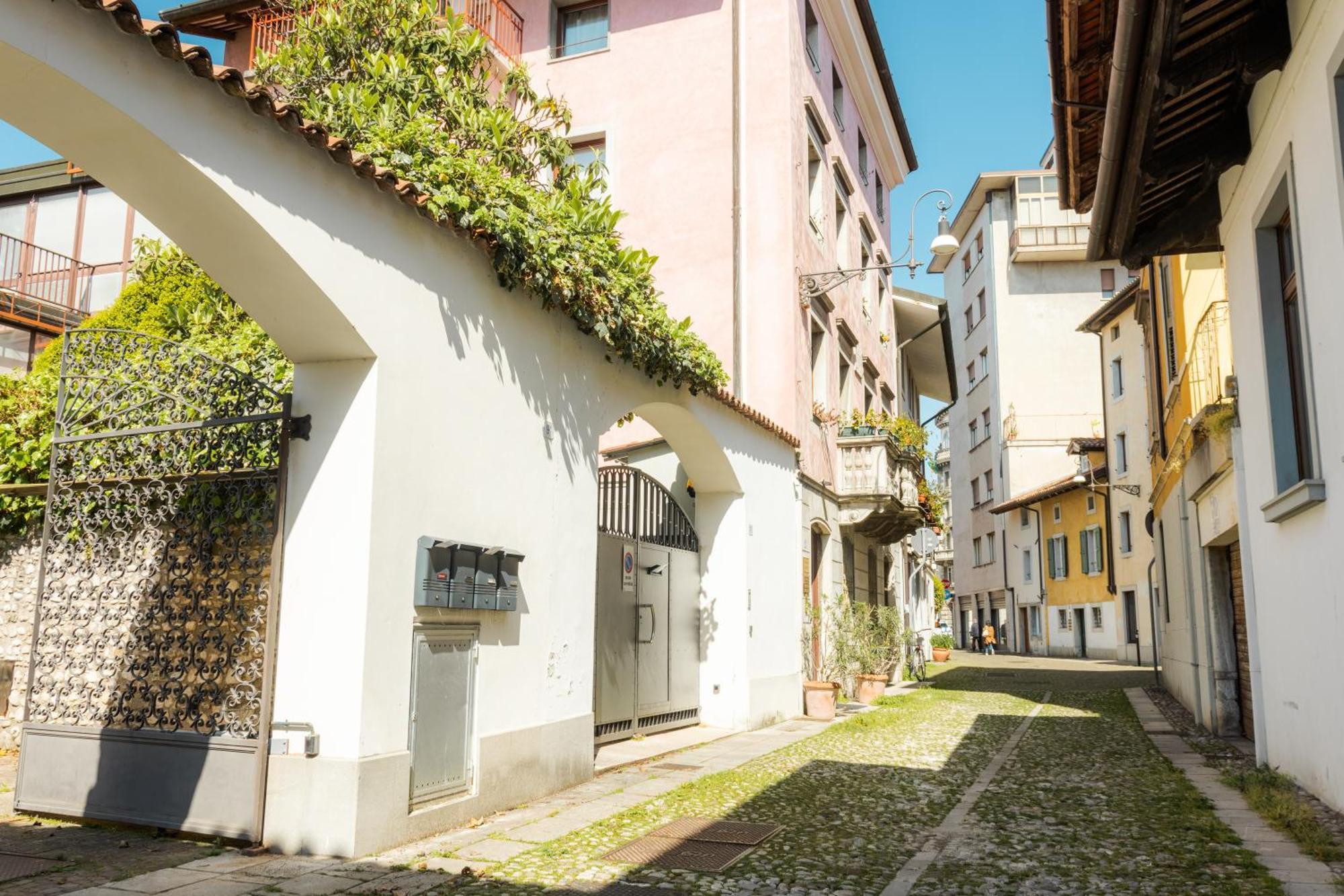 In Pieno Centro Storico Con Parcheggio Gratuito Incluso. Apartment Udine Exterior photo